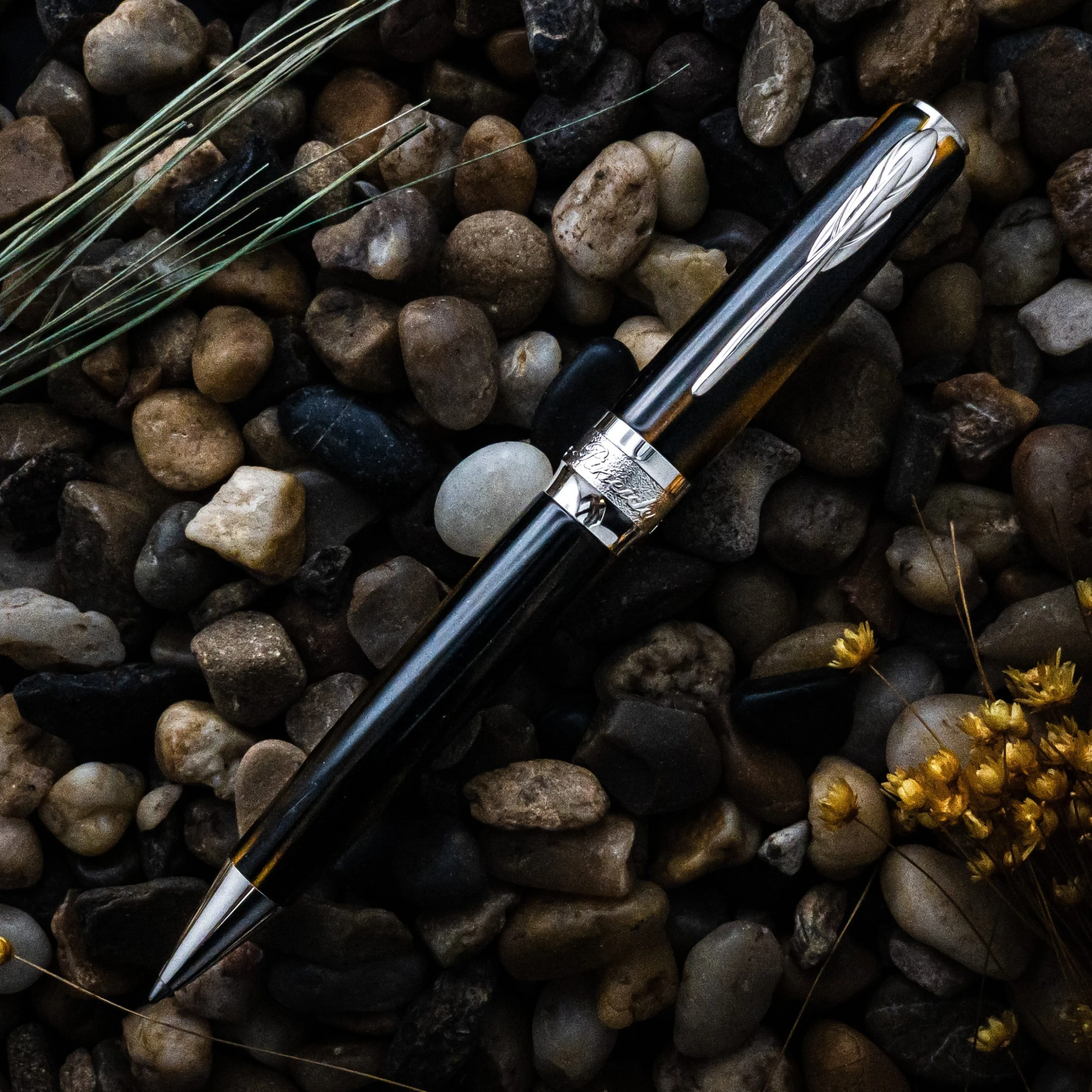 Pineider Arco Blue Bee Limited Edition Ballpoint Pen - Image 2